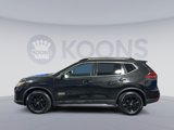 Used 2017 Nissan Rogue SV image 2