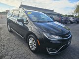 Used 2018 Chrysler Pacifica Touring-L image 2