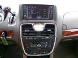 Used 2014 Chrysler Town & Country Touring image 6