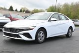 New 2024 Hyundai Elantra SE image 2