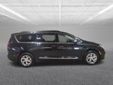 Used 2023 Chrysler Pacifica Limited w/ Uconnect Theater Family Group image 5