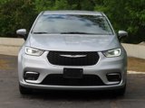Used 2023 Chrysler Pacifica Touring-L image 4