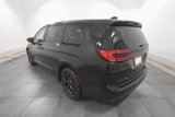 Used 2024 Chrysler Pacifica Select w/ Uconnect Theater Family Group image 6