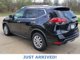 Used 2019 Nissan Rogue SV image 4