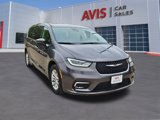 Used 2023 Chrysler Pacifica Touring-L image 3