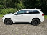 Used 2021 Jeep Grand Cherokee Laredo X image 2