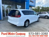 Used 2023 Chrysler Pacifica Touring-L image 4