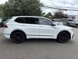 Certified 2022 Volkswagen Tiguan SE R-Line image 5