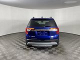 Used 2023 GMC Acadia SLE w/ Driver Convenience Package image 4