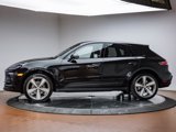 Certified 2025 Porsche Macan image 2