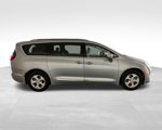 Used 2017 Chrysler Pacifica Touring-L Plus w/ Advanced Safetytec Group image 4