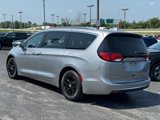 Used 2020 Chrysler Pacifica Touring-L image 3