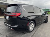 Used 2024 Chrysler Pacifica Touring-L image 5