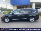 Used 2022 Chrysler Voyager LX image 2