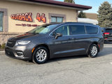 Used 2022 Chrysler Pacifica Touring-L image 4