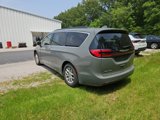 Used 2022 Chrysler Pacifica Touring-L image 3