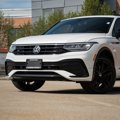 Used 2022 Volkswagen Tiguan SE R-Line image 2