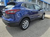 Used 2022 Nissan Rogue Sport SV image 2