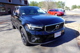 Used 2023 Volvo XC40 B5 Plus image 2