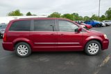 Used 2015 Chrysler Town & Country Touring image 3