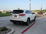 Used 2019 Toyota Highlander LE image 3