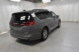Used 2023 Chrysler Pacifica Limited image 5