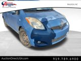 Used 2011 Toyota Yaris 4-Door Hatchback image 2