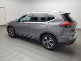 Used 2017 Nissan Rogue SL image 3