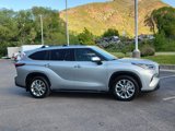 Used 2023 Toyota Highlander XLE image 2