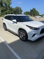 Used 2021 Toyota Highlander XLE image 3