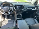 Used 2024 GMC Terrain SLT image 2