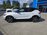Used 2020 Volvo XC40 T5 R-Design image 2