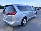 Used 2023 Chrysler Pacifica Touring-L image 5