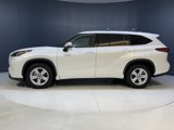Used 2020 Toyota Highlander LE image 2