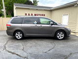 Used 2011 Toyota Sienna LE image 2