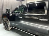 Used 2022 GMC Sierra 2500 Denali w/ Denali Black Diamond Edition image 6