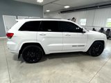 Used 2017 Jeep Grand Cherokee Altitude image 4