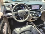 Used 2023 Chrysler Pacifica Touring-L image 5