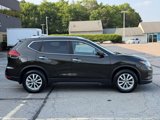 Used 2017 Nissan Rogue SV w/ SV Premium Package image 4