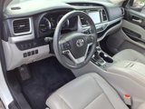 Used 2016 Toyota Highlander XLE image 6