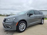 New 2025 Chrysler Pacifica Select image 3