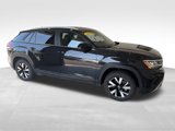 Used 2022 Volkswagen Atlas Cross Sport SE image 2