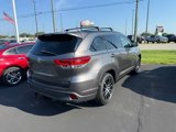 Used 2018 Toyota Highlander SE image 6