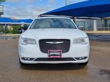 Used 2016 Chrysler 300 C image 2