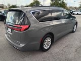 Used 2022 Chrysler Pacifica Touring-L image 4
