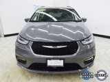 Used 2022 Chrysler Pacifica Touring-L image 4