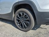Used 2022 GMC Terrain SLE w/ Driver Convenience Package image 3