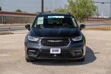 Used 2022 Chrysler Pacifica Touring-L image 2