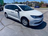 Used 2017 Chrysler Pacifica Touring image 3