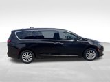 Used 2018 Chrysler Pacifica Touring-L image 4